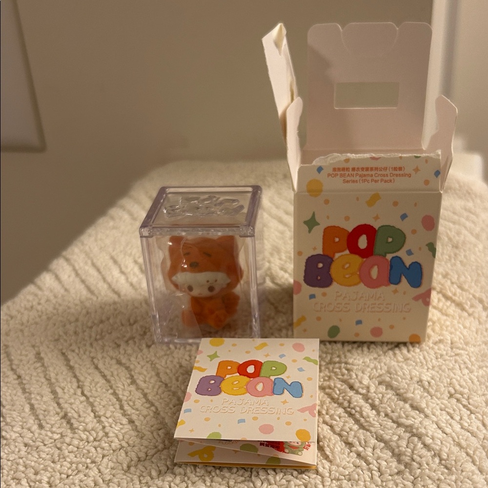 Pop Mart Pop Bean Pajama Cross Dressing Orange Dimoo Sitting Fox w/ Display Box - Picture 3 of 12